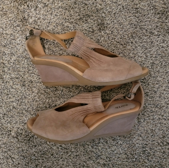 Womens Suede Earth Caper Wedges - Picture 2 of 4